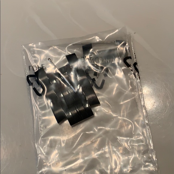 Black faced watch - Picture 4 of 4